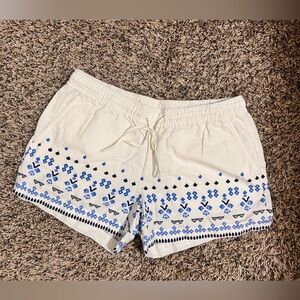 Vineyard Vines white linen blend shorts with blue print. Size XS